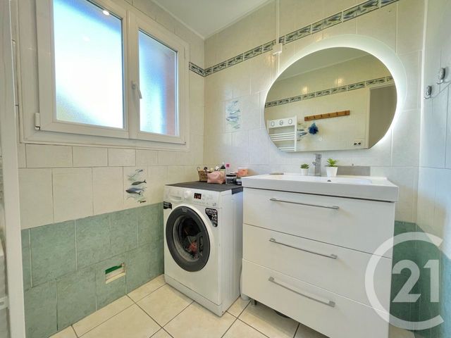 Afficher la photo en grand Appartement T4 à vendre - 4 pièces - 79.09 m2 - LUNEL - 34 - LANGUEDOC-ROUSSILLON - Century 21 Pays De Lunel