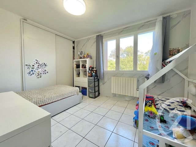 Afficher la photo en grand Appartement T4 à vendre - 4 pièces - 79.09 m2 - LUNEL - 34 - LANGUEDOC-ROUSSILLON - Century 21 Pays De Lunel