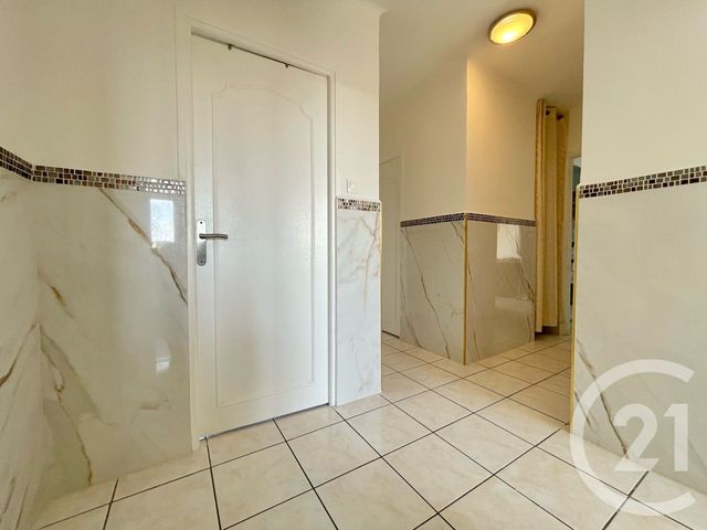 Afficher la photo en grand Appartement T4 à vendre - 4 pièces - 79.09 m2 - LUNEL - 34 - LANGUEDOC-ROUSSILLON - Century 21 Pays De Lunel