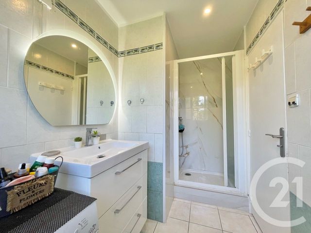 Afficher la photo en grand Appartement T4 à vendre - 4 pièces - 79.09 m2 - LUNEL - 34 - LANGUEDOC-ROUSSILLON - Century 21 Pays De Lunel