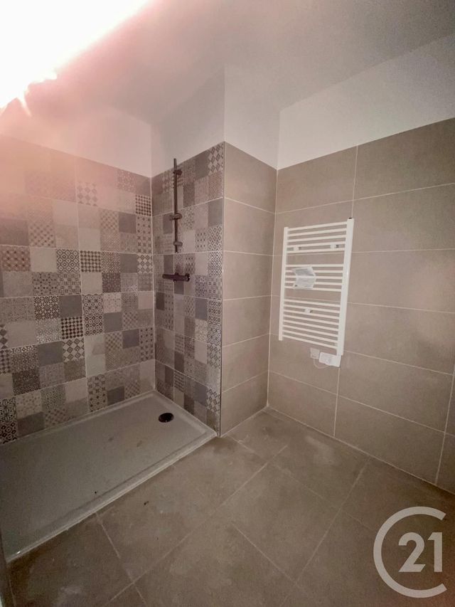 Appartement F3 à vendre - 3 pièces - 67.68 m2 - LUNEL - 34 - LANGUEDOC-ROUSSILLON - Century 21 Pays De Lunel