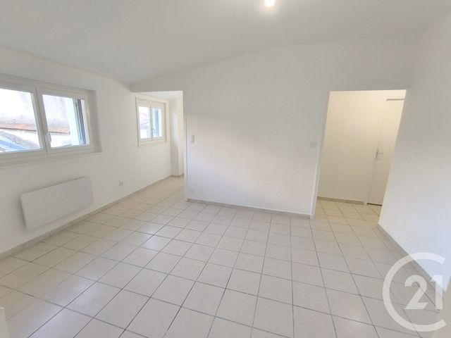 Appartement T2 à louer - 2 pièces - 38.47 m2 - LUNEL - 34 - LANGUEDOC-ROUSSILLON - Century 21 Pays De Lunel