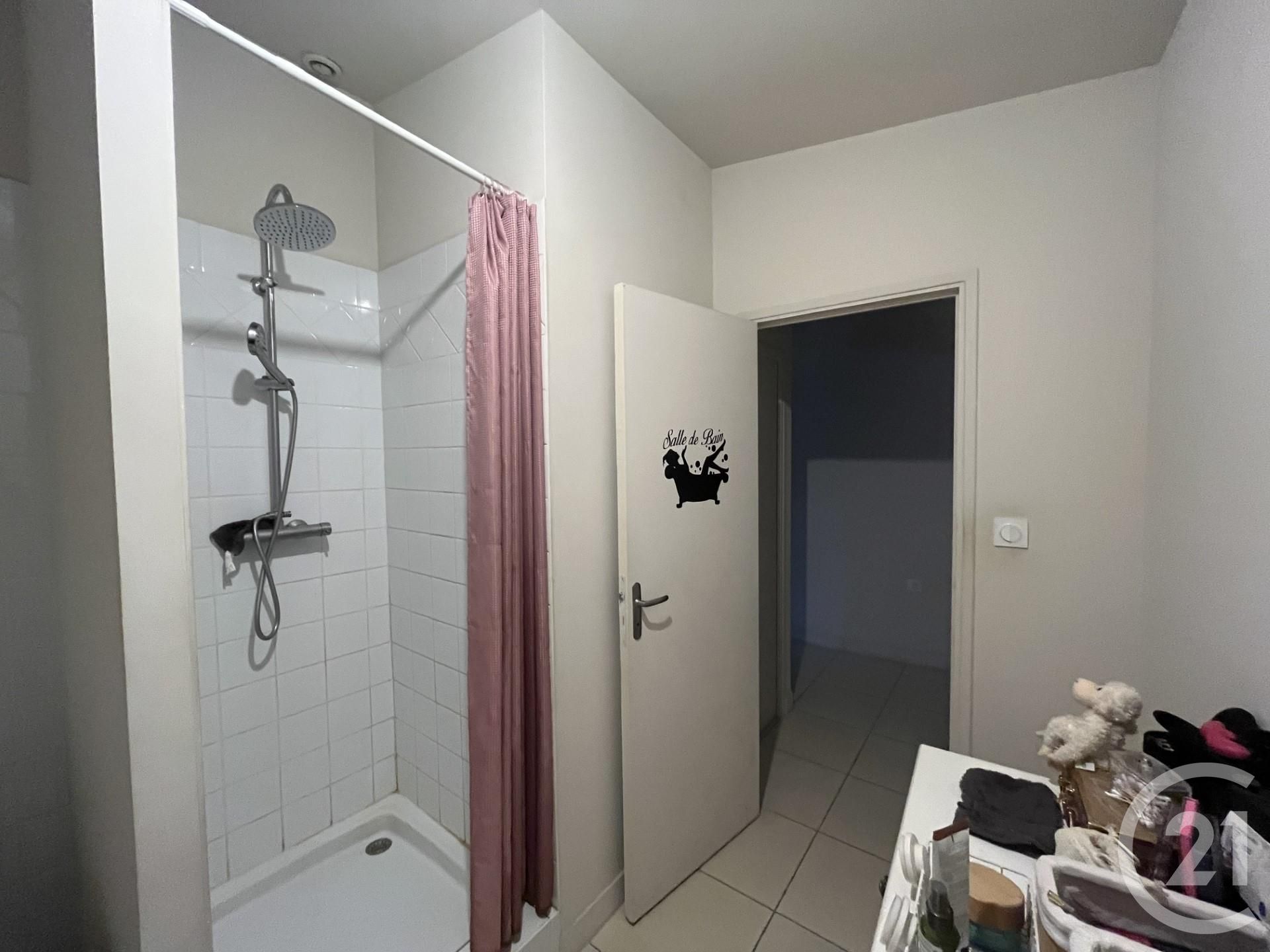 Appartement F2 à vendre - 2 pièces - 65.26 m2 - LUNEL - 34 - LANGUEDOC-ROUSSILLON - Century 21 Pays De Lunel — 4