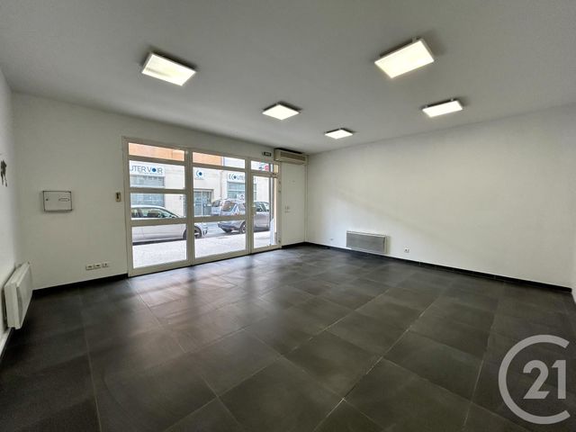 commerce à louer - 55.01 m2 - LUNEL - 34 - LANGUEDOC-ROUSSILLON - Century 21 Pays De Lunel