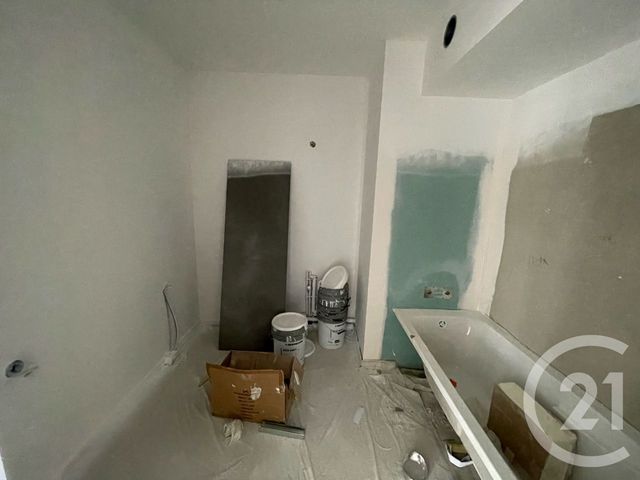 Afficher la photo en grand Appartement F3 à vendre - 3 pièces - 60.39 m2 - LUNEL - 34 - LANGUEDOC-ROUSSILLON - Century 21 Pays De Lunel