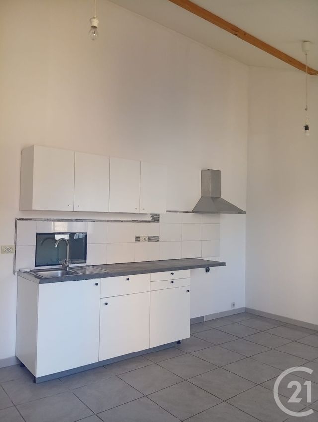 Appartement F1 bis à louer - 2 pièces - 52.04 m2 - LUNEL - 34 - LANGUEDOC-ROUSSILLON - Century 21 Pays De Lunel