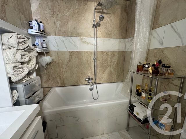 Appartement T3 à vendre - 3 pièces - 68.98 m2 - LUNEL - 34 - LANGUEDOC-ROUSSILLON - Century 21 Pays De Lunel