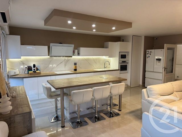 Appartement T3 à vendre - 3 pièces - 68.98 m2 - LUNEL - 34 - LANGUEDOC-ROUSSILLON - Century 21 Pays De Lunel