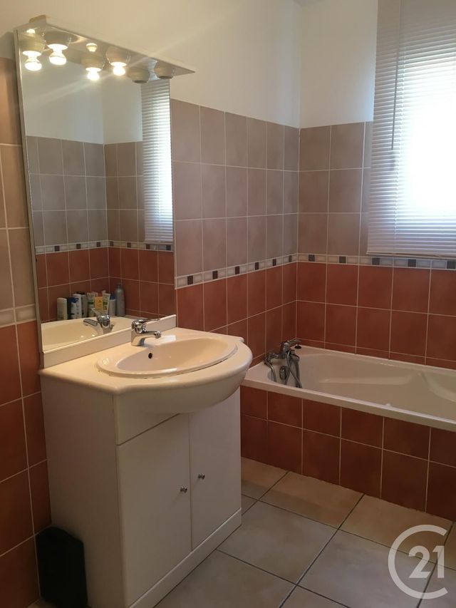 maison à louer - 4 pièces - 89.31 m2 - GALLARGUES LE MONTUEUX - 30 - LANGUEDOC-ROUSSILLON - Century 21 Pays De Lunel