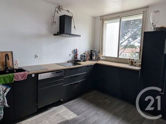 Appartement F4 à louer - 4 pièces - 78.4 m2 - LUNEL - 34 - LANGUEDOC-ROUSSILLON - Century 21 Pays De Lunel