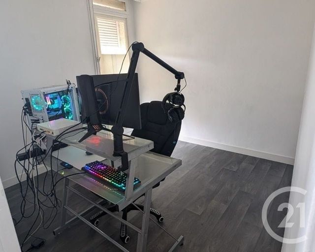 Appartement F4 à louer - 4 pièces - 78.4 m2 - LUNEL - 34 - LANGUEDOC-ROUSSILLON - Century 21 Pays De Lunel