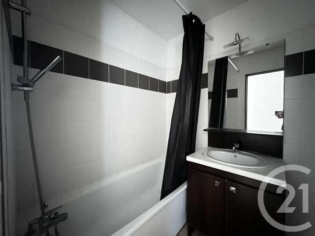 Appartement F2 à louer - 2 pièces - 46.96 m2 - LUNEL - 34 - LANGUEDOC-ROUSSILLON - Century 21 Pays De Lunel