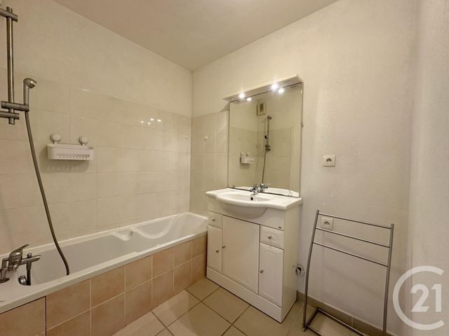 Appartement F3 à louer - 3 pièces - 60.15 m2 - LUNEL - 34 - LANGUEDOC-ROUSSILLON - Century 21 Pays De Lunel