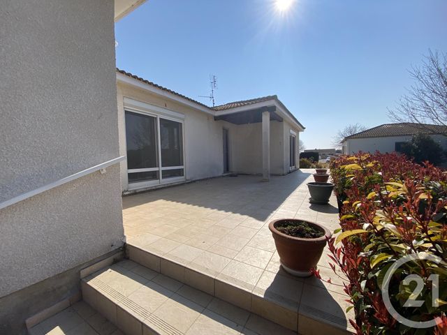 maison à louer - 5 pièces - 137.34 m2 - VAUVERT - 30 - LANGUEDOC-ROUSSILLON - Century 21 Pays De Lunel