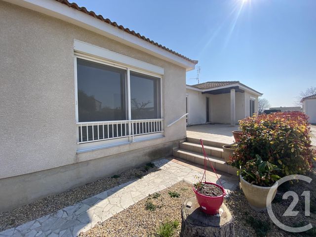 maison à louer - 5 pièces - 137.34 m2 - VAUVERT - 30 - LANGUEDOC-ROUSSILLON - Century 21 Pays De Lunel