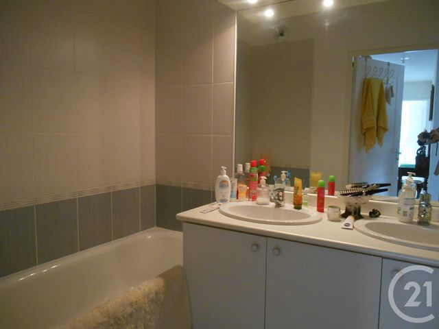 Appartement F3 à louer - 3 pièces - 63.25 m2 - LUNEL - 34 - LANGUEDOC-ROUSSILLON - Century 21 Pays De Lunel