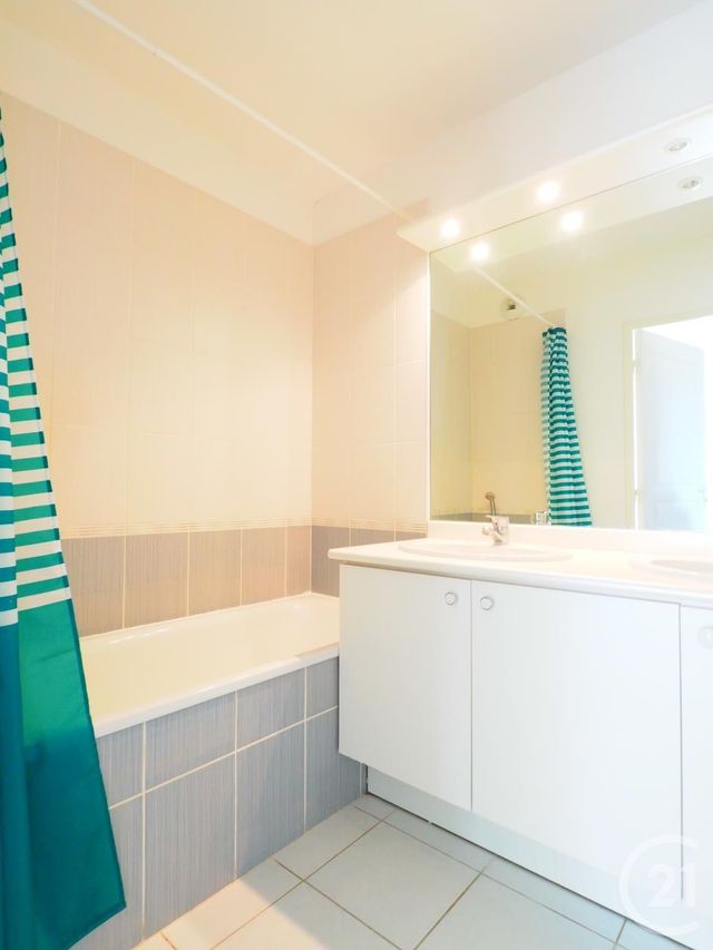 Appartement F3 à louer - 3 pièces - 63.25 m2 - LUNEL - 34 - LANGUEDOC-ROUSSILLON - Century 21 Pays De Lunel