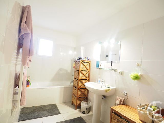 Appartement F3 à louer - 3 pièces - 60.62 m2 - LUNEL - 34 - LANGUEDOC-ROUSSILLON - Century 21 Pays De Lunel