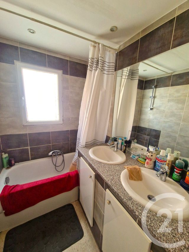 Appartement T5 à vendre - 5 pièces - 88.75 m2 - LUNEL - 34 - LANGUEDOC-ROUSSILLON - Century 21 Pays De Lunel