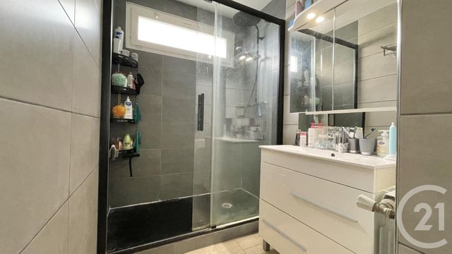 Appartement T5 à vendre - 5 pièces - 82.56 m2 - LUNEL - 34 - LANGUEDOC-ROUSSILLON - Century 21 Pays De Lunel