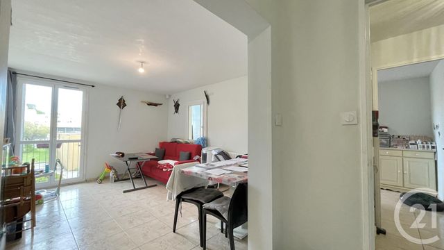 Appartement T5 à vendre - 5 pièces - 82.56 m2 - LUNEL - 34 - LANGUEDOC-ROUSSILLON - Century 21 Pays De Lunel
