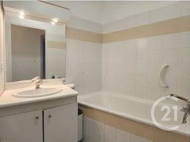 Appartement F2 bis à louer - 2 pièces - 53.63 m2 - VAUVERT - 30 - LANGUEDOC-ROUSSILLON - Century 21 Pays De Lunel