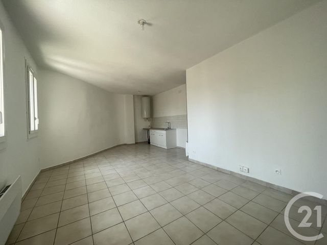 Appartement F3 à louer - 3 pièces - 75.14 m2 - LUNEL - 34 - LANGUEDOC-ROUSSILLON - Century 21 Pays De Lunel