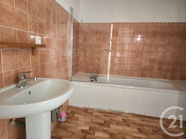 Appartement F3 à louer - 3 pièces - 75.14 m2 - LUNEL - 34 - LANGUEDOC-ROUSSILLON - Century 21 Pays De Lunel