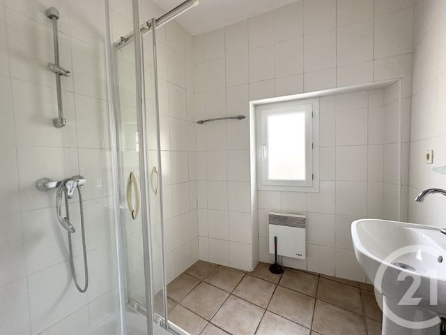 Appartement F3 bis à louer - 3 pièces - 74.54 m2 - VAUVERT - 30 - LANGUEDOC-ROUSSILLON - Century 21 Pays De Lunel