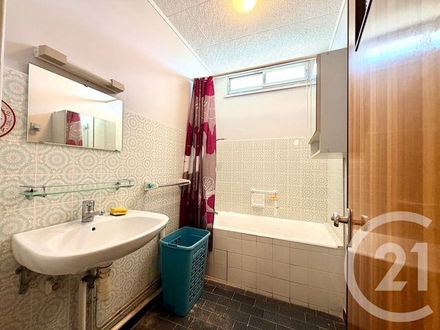 Appartement F2 à vendre - 2 pièces - 53.6 m2 - LUNEL - 34 - LANGUEDOC-ROUSSILLON - Century 21 Pays De Lunel