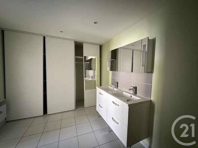 Appartement F3 à louer - 3 pièces - 89.04 m2 - VERGEZE - 30 - LANGUEDOC-ROUSSILLON - Century 21 Pays De Lunel