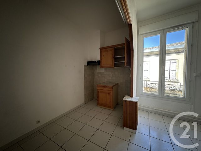 Appartement F3 à louer - 3 pièces - 89.04 m2 - VERGEZE - 30 - LANGUEDOC-ROUSSILLON - Century 21 Pays De Lunel