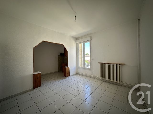 Appartement F3 à louer - 3 pièces - 89.04 m2 - VERGEZE - 30 - LANGUEDOC-ROUSSILLON - Century 21 Pays De Lunel