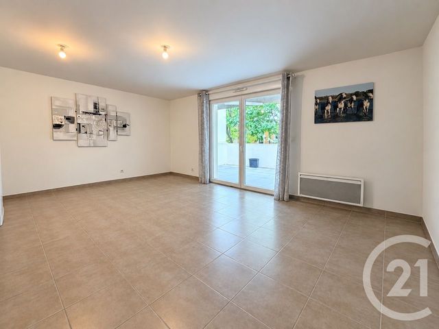 Appartement F3 à vendre - 3 pièces - 60.3 m2 - LUNEL - 34 - LANGUEDOC-ROUSSILLON - Century 21 Pays De Lunel