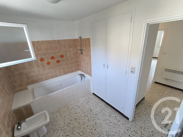 Appartement F4 à louer - 4 pièces - 87.18 m2 - LUNEL - 34 - LANGUEDOC-ROUSSILLON - Century 21 Pays De Lunel