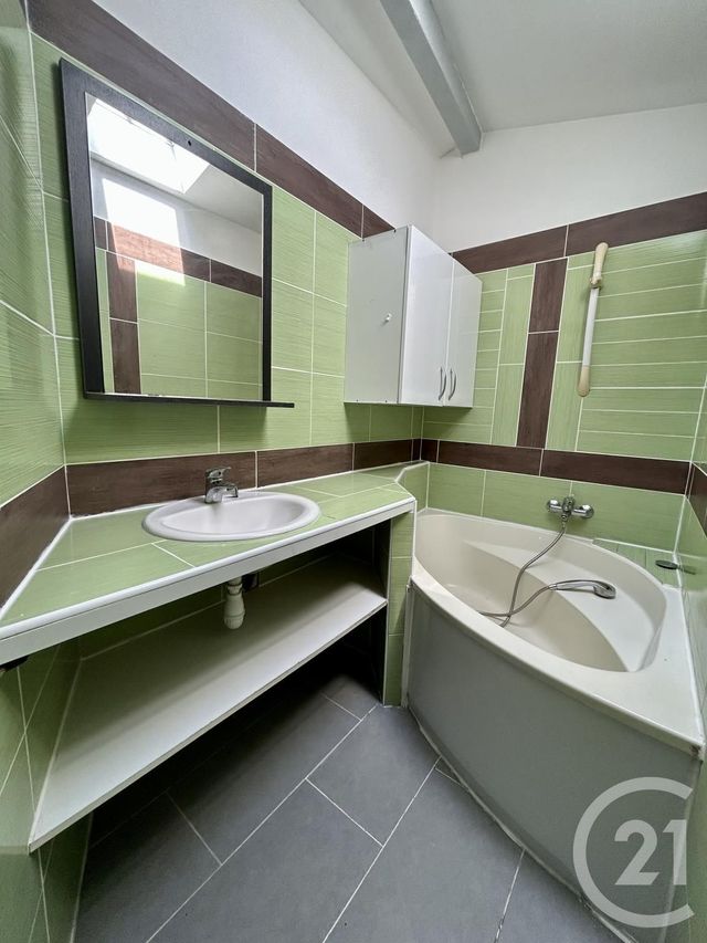 Appartement F3 à louer - 3 pièces - 41.1 m2 - LUNEL - 34 - LANGUEDOC-ROUSSILLON - Century 21 Pays De Lunel