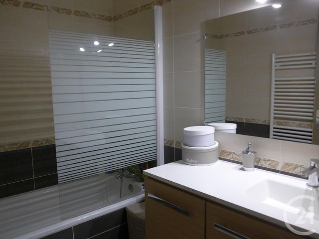 Appartement F3 à louer - 3 pièces - 63.25 m2 - VAUVERT - 30 - LANGUEDOC-ROUSSILLON - Century 21 Pays De Lunel