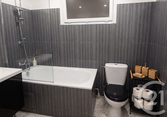 Appartement F2 à louer - 2 pièces - 41.6 m2 - LUNEL - 34 - LANGUEDOC-ROUSSILLON - Century 21 Pays De Lunel