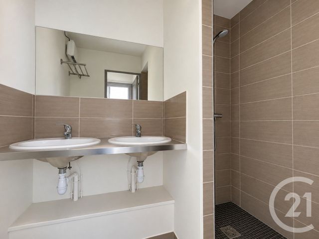 maison à louer - 5 pièces - 106.65 m2 - GALLARGUES LE MONTUEUX - 30 - LANGUEDOC-ROUSSILLON - Century 21 Pays De Lunel