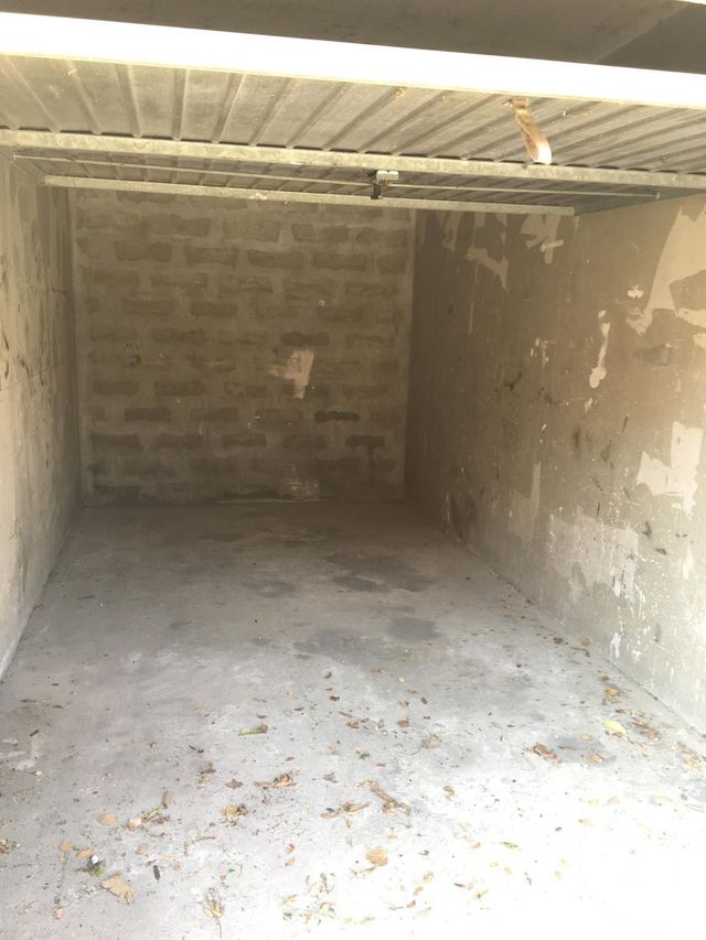 parking à louer - 15.0 m2 - LUNEL - 34 - LANGUEDOC-ROUSSILLON - Century 21 Pays De Lunel