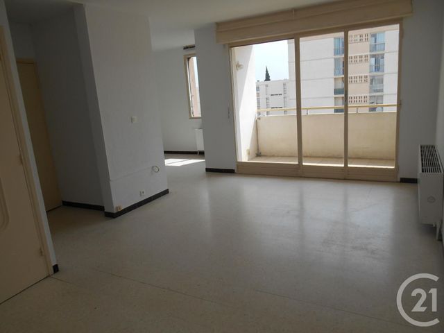 Appartement F1 à louer - 1 pièce - 41.26 m2 - LUNEL - 34 - LANGUEDOC-ROUSSILLON - Century 21 Pays De Lunel