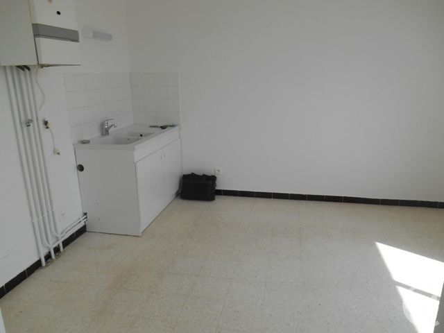 Appartement F1 à louer - 1 pièce - 41.26 m2 - LUNEL - 34 - LANGUEDOC-ROUSSILLON - Century 21 Pays De Lunel
