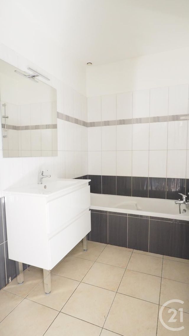 Appartement F3 à louer - 3 pièces - 60.59 m2 - LE CAILAR - 30 - LANGUEDOC-ROUSSILLON - Century 21 Pays De Lunel